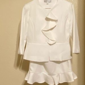 D. VINE Women’s 2 - PC White Skirt Set